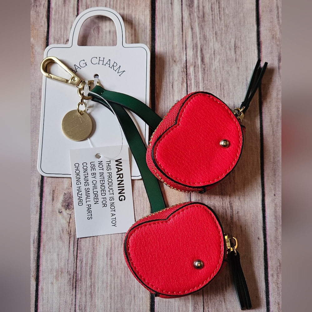 DSW Red Heart Bag Charm with Gold Accents NWT - Picture 11 of 11
